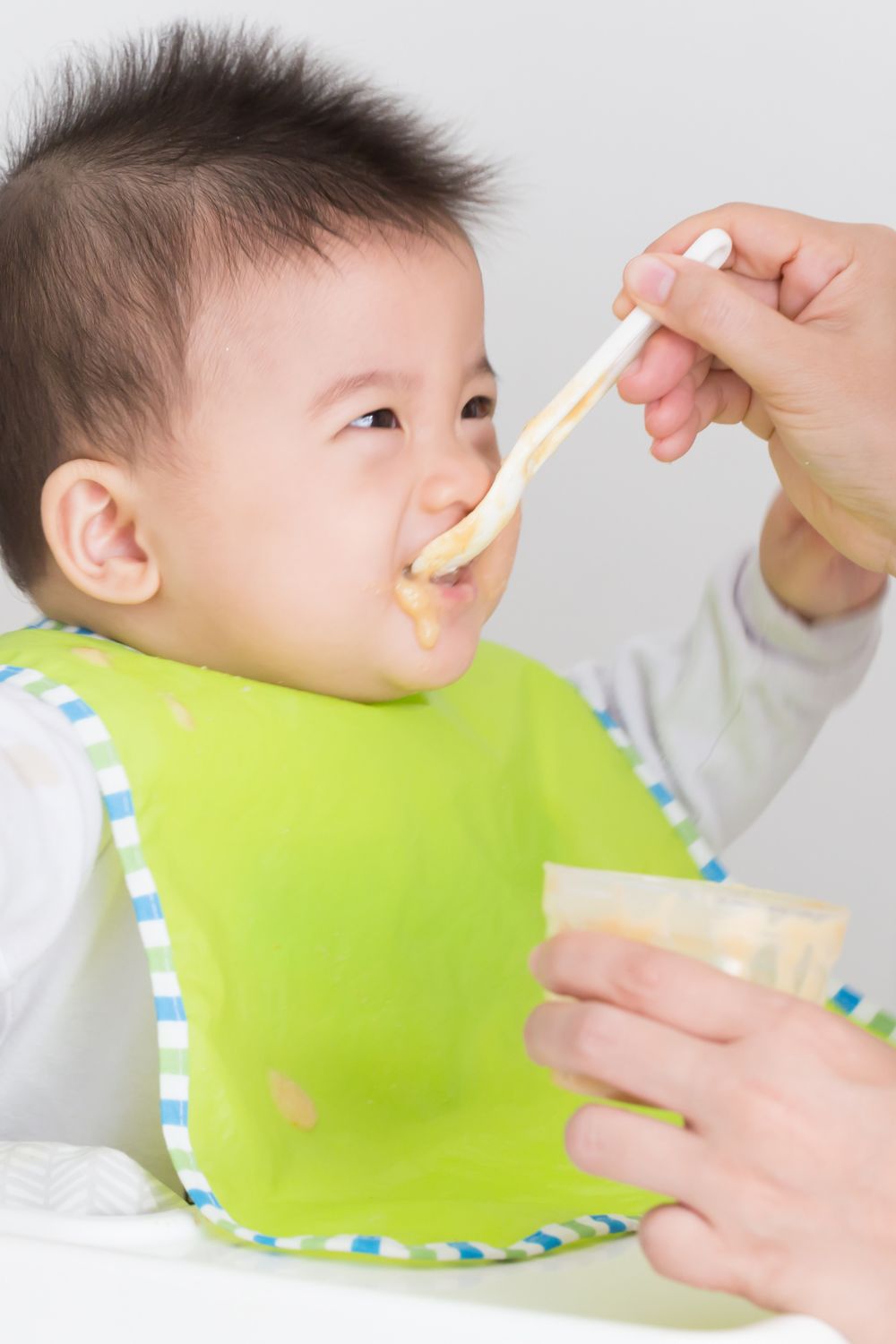 toddler eating hummus