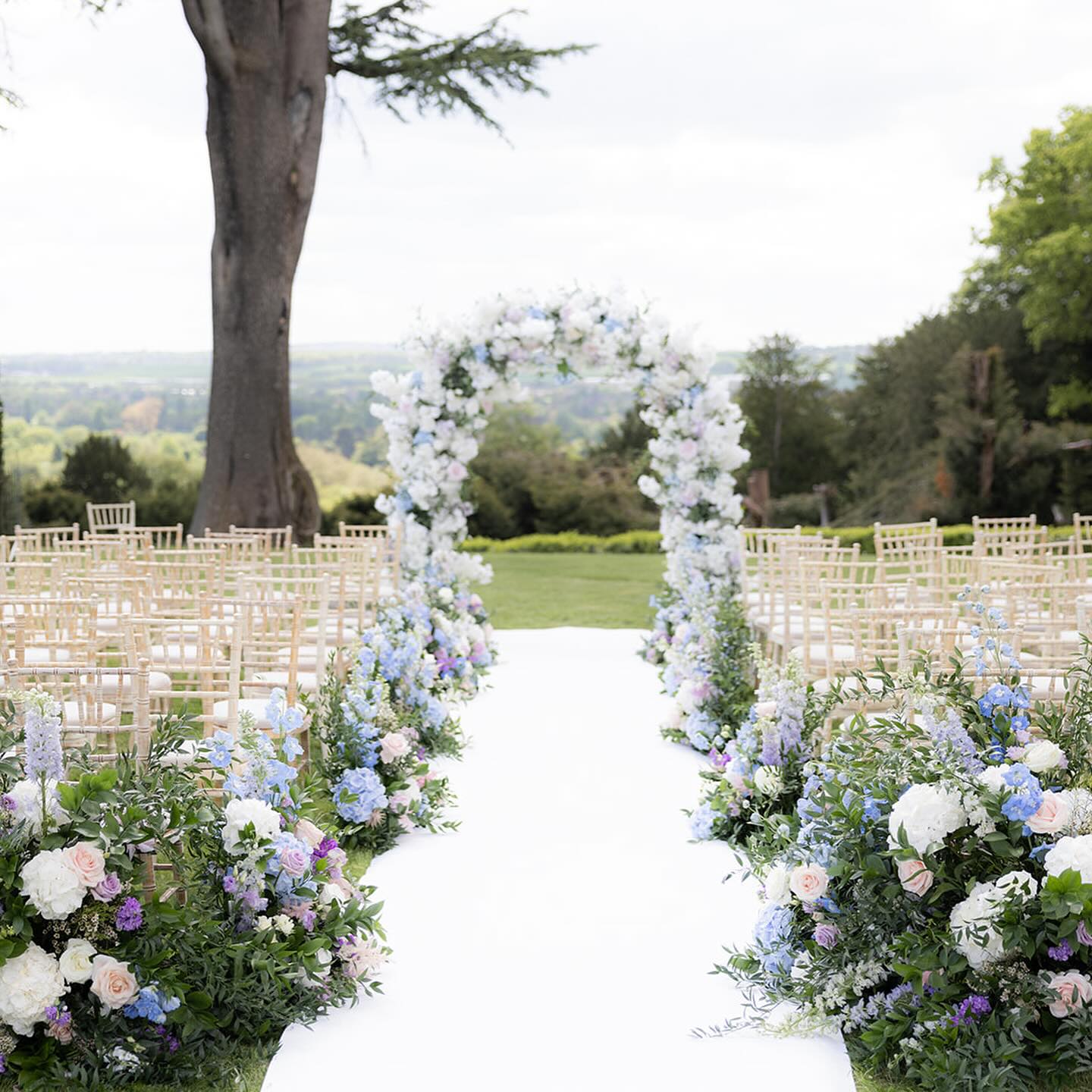 Elegant Outdoor wedding Aisle