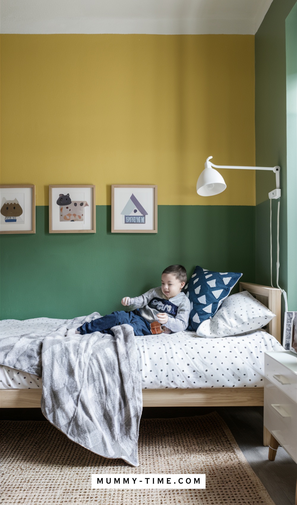 Bi-Colored Wall Bedroom Decoration
