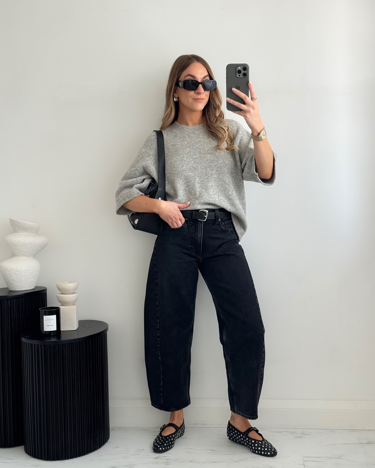 Relaxed-fit black jeans with a sweatshirt